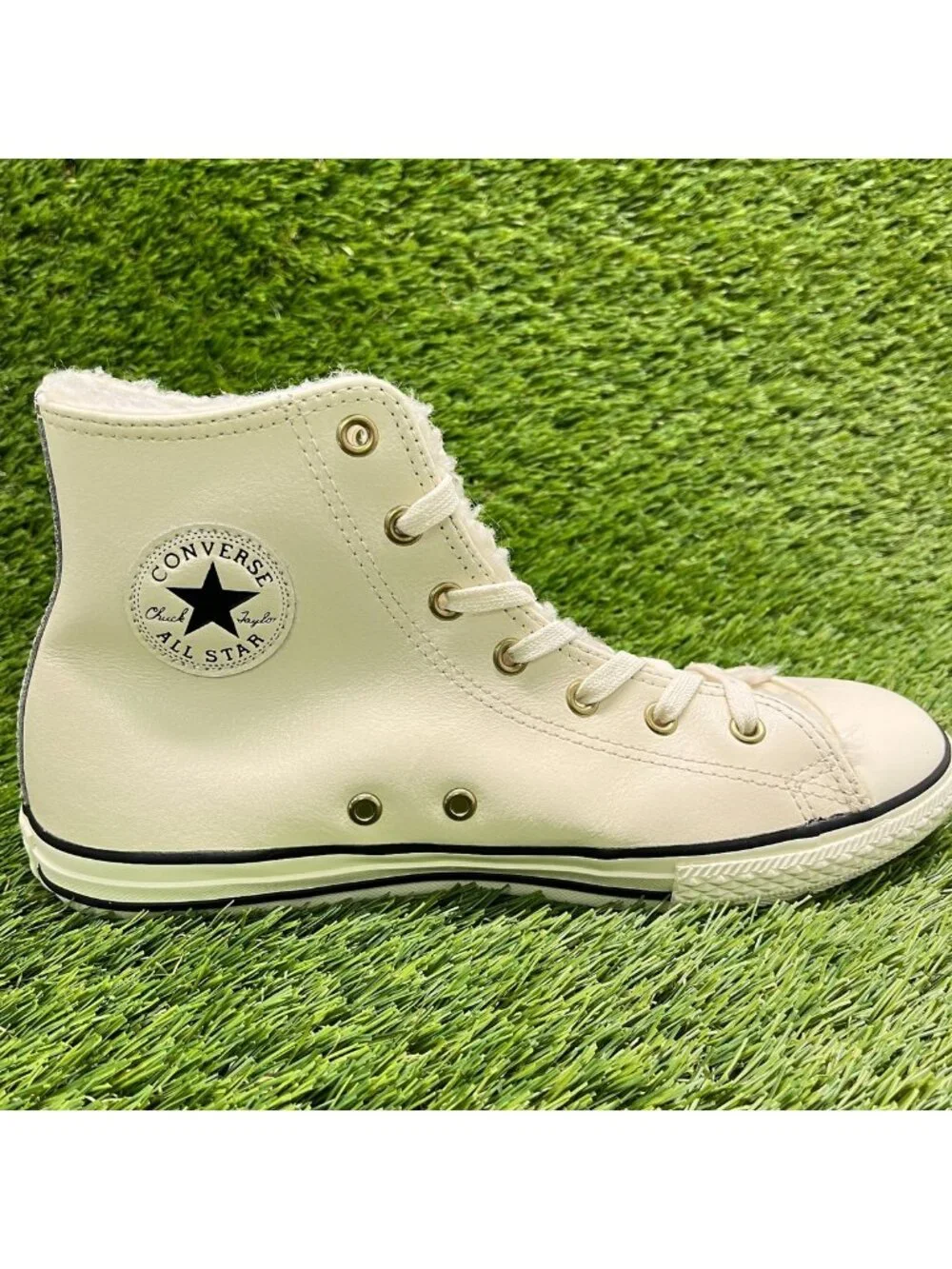 Converse Chuck Taylor All Star Winter Boys Size 6Y Ivory Athletic Shoes Sneakers